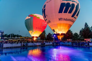 Ballonglühen im Donaubad Ulm - mit Aqua Circus Nightdiving-Show