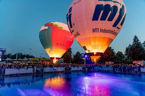 Ballonglühen im Donaubad Ulm - mit Aqua Circus Nightdiving-Show