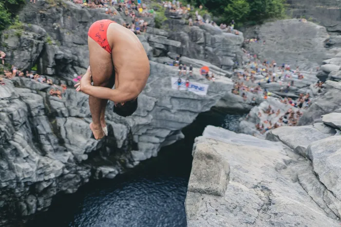 Highdiving Klippensprung von Tim Tanic - Aqua Circus Turmspringen